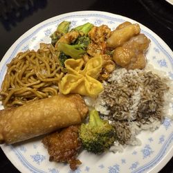 Main Won - Mayon chicken, shrimp egg roll, white rice, cream cheese wontons, general so, chicken lo mein, and chicken w/ broccoli.