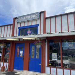 Meg's Beachwood Bar and Grill