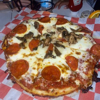 Venice Restaurant - Pepperoni and mushroom pizza - Pizza Near Me - Hollywood, Florida Venice Restaurant - Pepperoni and mushroom pizza - Pizza Near Me - Hollywood, Florida