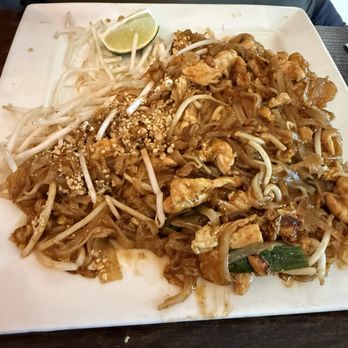 Pete's Bar and Grill - Chicken Pad Thai - Wine Bars Near Me - Brookings, Oregon