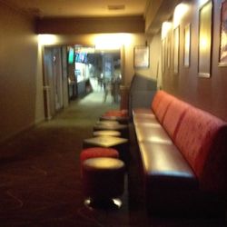 R. G. McGees Hotel - Lounge