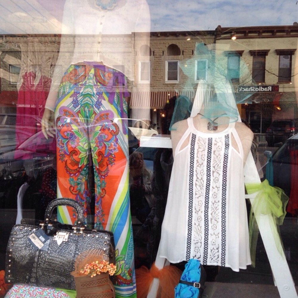 Lola's - Women's Clothing Near Me - Lake Geneva, Wisconsin