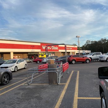 Winn Dixie - Parking lot. Good bit of people here today. - Grocery Near Me - Jacksonville, Florida Winn Dixie - Parking lot. Good bit of people here today. - Grocery Near Me - Jacksonville, Florida
