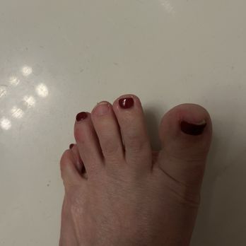 Le's Nail & Spa - Look at that I had my toes done just this past Sunday and look nail polish is missing. I thought you were supposed to use gel. - Day Spas Near Me - Ventura, California Le's Nail & Spa - Look at that I had my toes done just this past Sunday and look nail polish is missing. I thought you were supposed to use gel. - Day Spas Near Me - Ventura, California