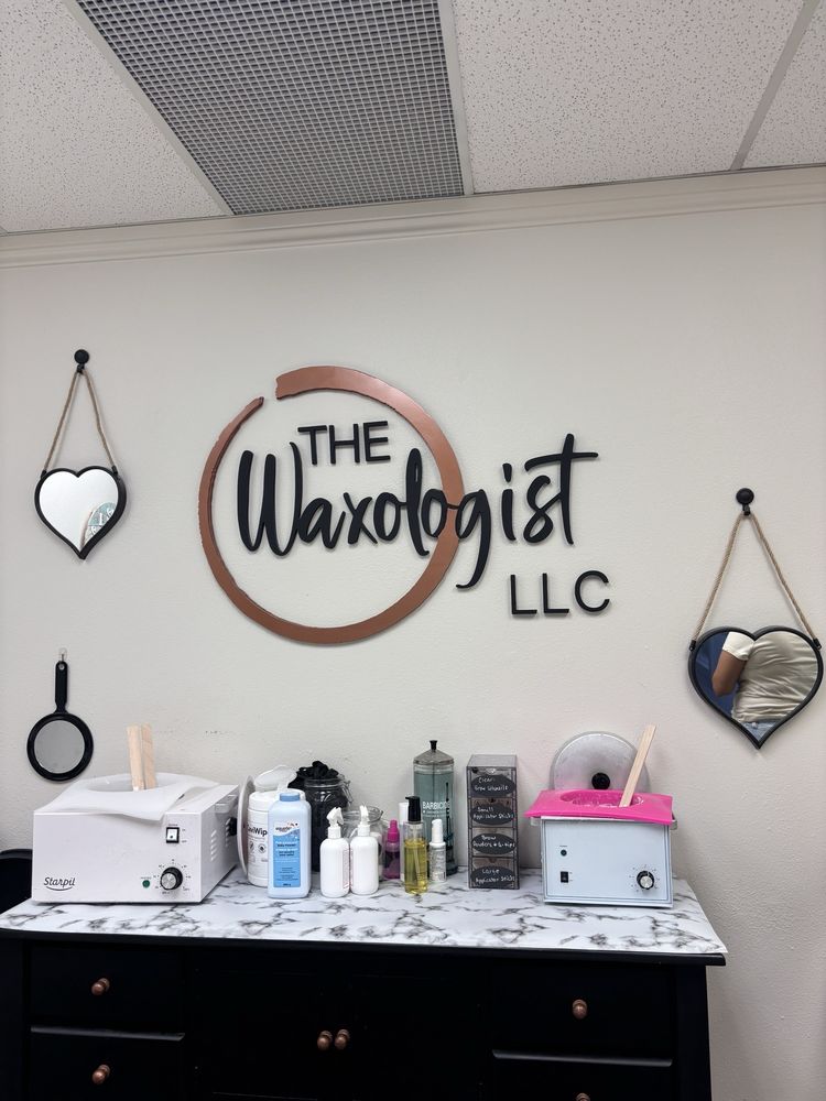 The Waxologist Logo