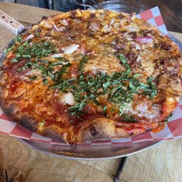 Half bees knees pizza, half bbq chicken (i think) Half bees knees pizza, half bbq chicken (i think)