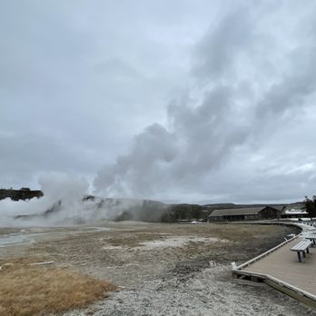 Old Faithful - Observation Point - Old Faithful - viewing area and seating on right - Hiking Near Me - Old Faithful, Wyoming