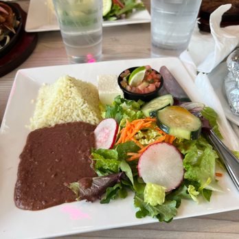 El Cuscatlan Restaurant - Salvadoran Near Me - Hercules, California