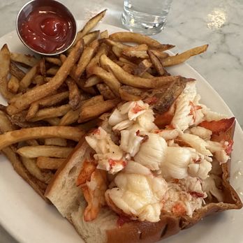 Neptune Oyster - Lobster Roll - Seafood Near Me - Boston, Massachusetts