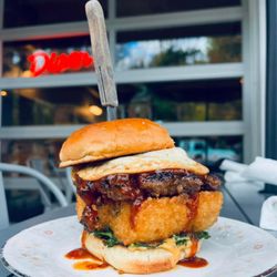 The Governor Modern Diner - Shang Tsung Burger (Special)