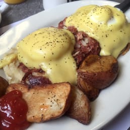 Corned Beef Hash Benedict