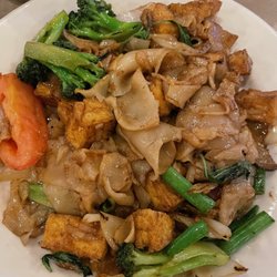 Thai Pot Cafe - Vegan Pad Kee Mao (Drunken Noodles) with tofu