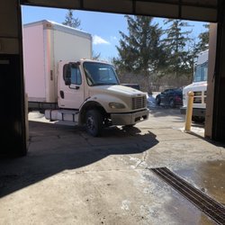 Garrett Auto & Truck Service - Freight liner no engine install complete ! Cat, Cummins
