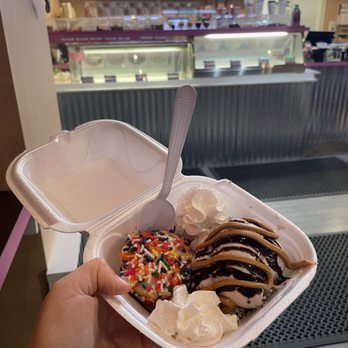Cookie Spin - Small birthday cake with Oreo ice cream - Desserts Near Me - Chicago, Illinois