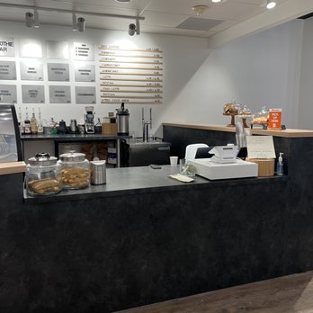 Top Hat Coffee Lounge - Menu and order counter - Coffee Roasteries Near Me - Bala Cynwyd, Pennsylvania