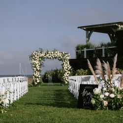 Fiori And Fern - Fiori & Fern Summer Cape Cod Wedding Florist