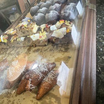 Del Sur Bakery & Cafe - Filipino Near Me - Chicago, Illinois