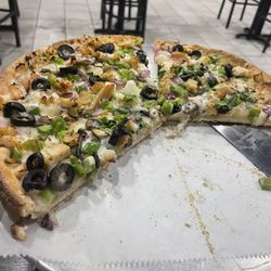 Pizza Twist - Garlic Chicken Chicago Style Pizza