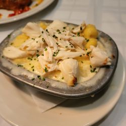 Hugo's Frog Bar & Fish House - Lump crab mac and cheese