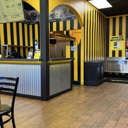 Flooky’s - Chatsworth - Inside