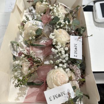 Genis Florist & Gifts - Florists Near Me - Rialto, California