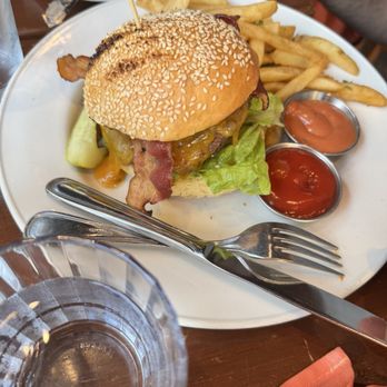 Chef Geoff's West End - CG Burger - New American Near Me - Washington, DC, District of Columbia