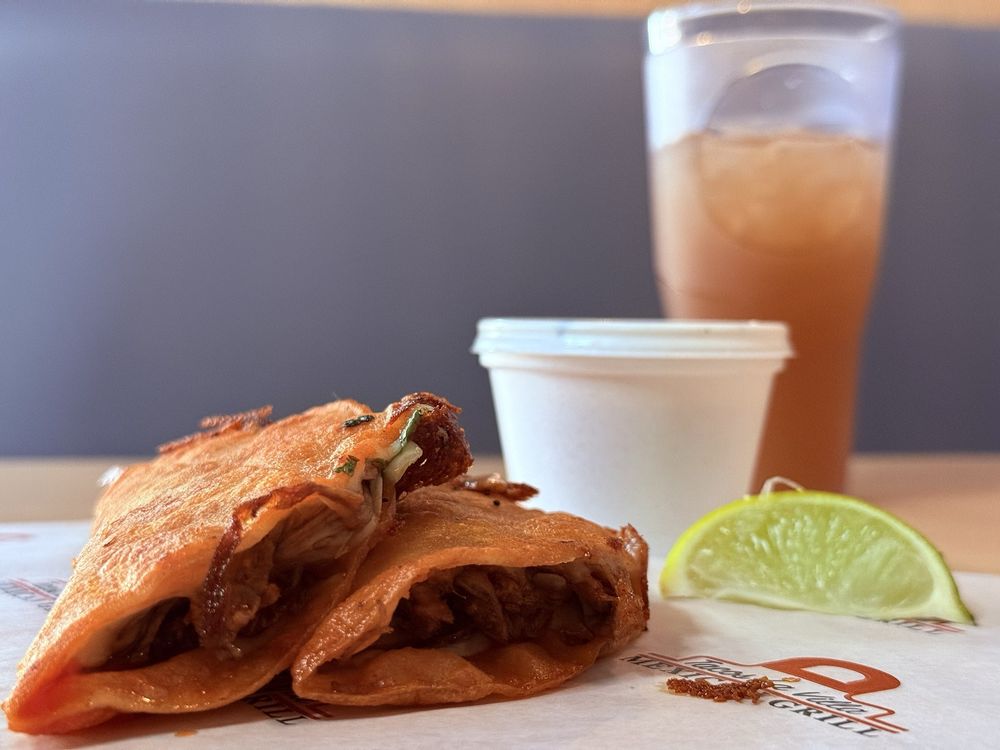 Food from Tacos La Villa