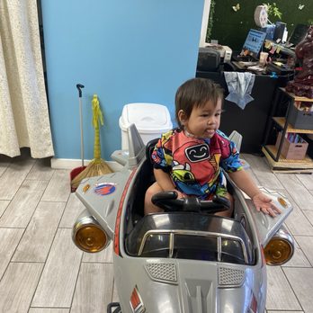 Little Royalty Cuts - The jet he selected to sit in for his haircut - Kids Hair Salons Near Me - Waipahu, Hawaii