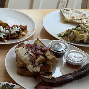 Serafina - Mother's Day Brunch 2022: Potato Latkes, Mushroom Scramble, French Toast - Italian Near Me - Seattle, Washington Serafina - Mother's Day Brunch 2022: Potato Latkes, Mushroom Scramble, French Toast - Italian Near Me - Seattle, Washington