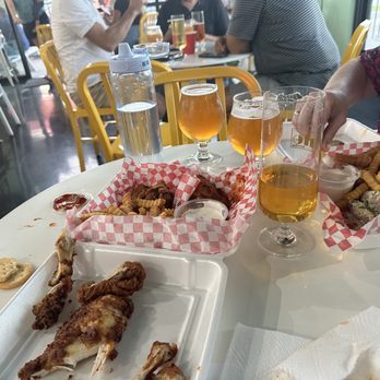 Project Halo Brewing - Wings and beer - Breweries Near Me - Fulshear, Texas
