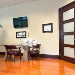 Acupuncture Xperts - Our intake area is designed to facilitate a thorough discussion of your specific treatment needs