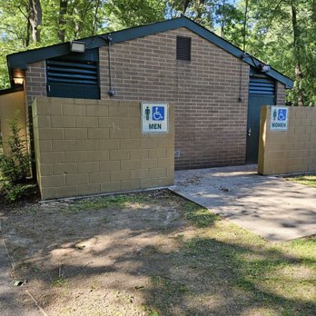 Blydenburgh Park - Restrooms next to the parking lot - Parks Near Me - Smithtown, New York
