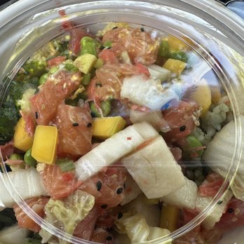 Sweetfin Westlake - Mango Tuna & Salmon Bowl w/extra mango & jicama - Poke Near Me - Thousand Oaks, California