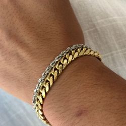 Nguyen Jewelry & Repair Studio - Now offering chains + bracelets -- tailored to your perfect fit.
https://www.instagram.com/jewelryfastrepair