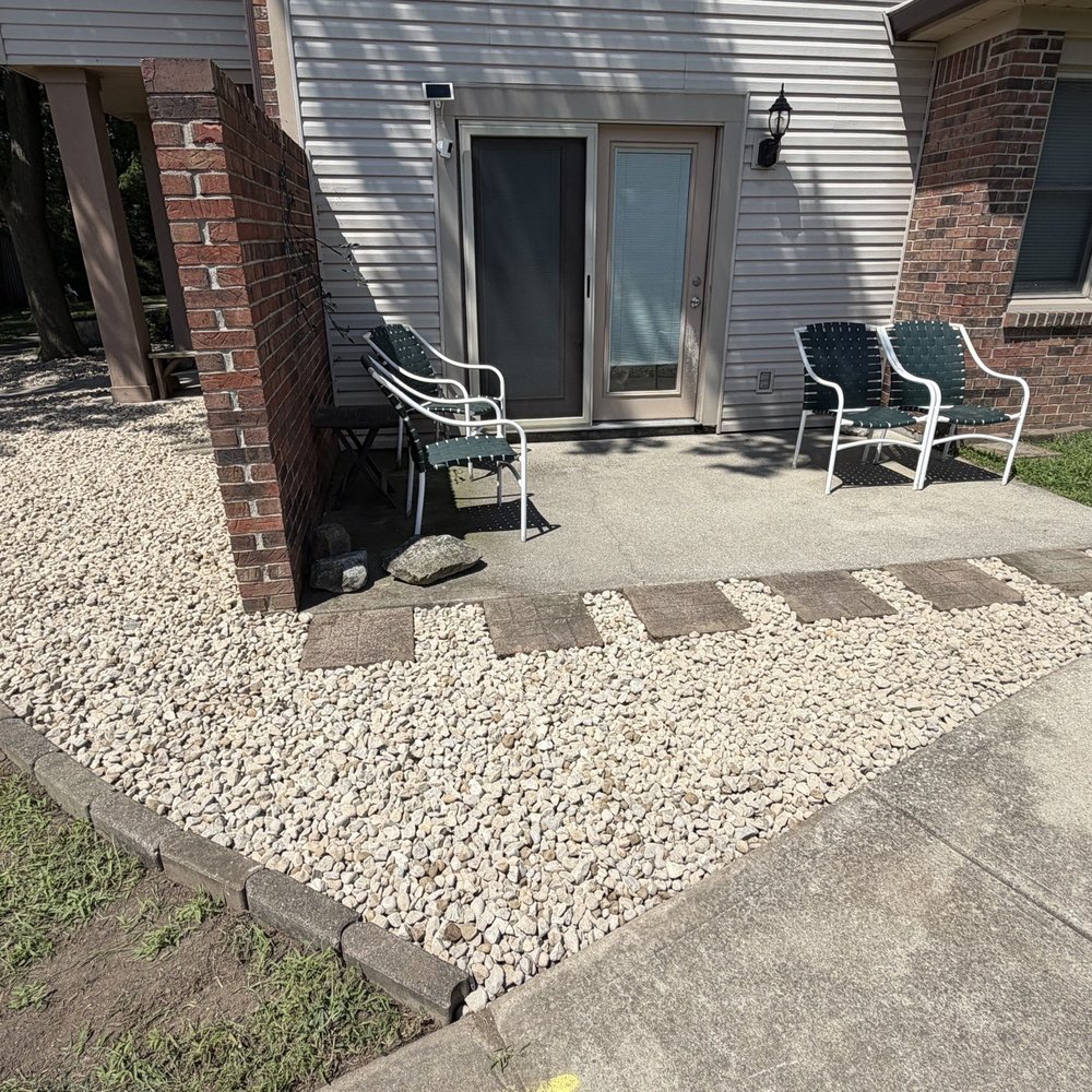 Molina's Lawn Services - Side patio area - Lawn Services Near Me Molina's Lawn Services - Side patio area - Lawn Services Near Me