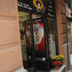 Tattoo Piercing Trucco - Questo è l'ingresso,Cinzia è la donna più variopinta che io abbia mai conosciuta.