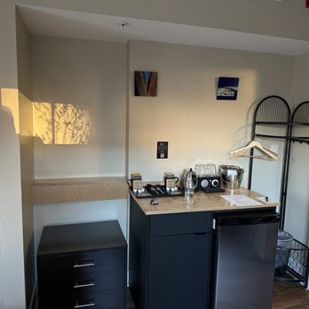Hotel Leo - Two rooms in one, reg room price! - Hotels Near Me - Bellingham, Washington