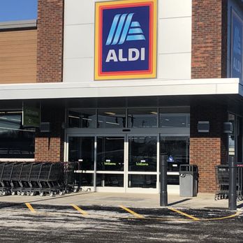 ALDI - the front of a grocery store - Grocery Near Me - Radcliff, Kentucky
