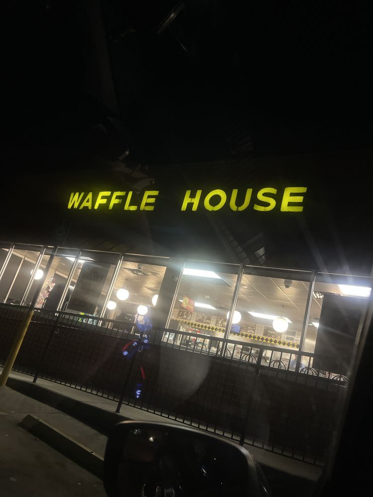 WAFFLE HOUSE LAWRENCEVILLE Updated August 2024 30 Photos & 23
