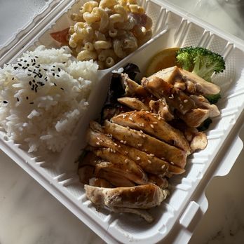 Bento-ya Goemon - Horrible chicken teriyaki - tastes like they boiled the chicken instead of grilling it - Sushi Bars Near Me - Issaquah, Washington