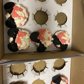 Sweet Expressions Desserts - Half regular half strawberry - Desserts Near Me Sweet Expressions Desserts - Half regular half strawberry - Desserts Near Me