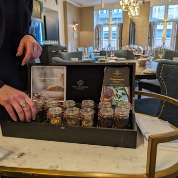 The St. Ermin's Tea Lounge - Tea Rooms Near Me - Westminster, XGL