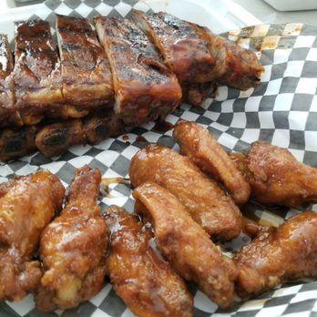 Big Bone BBQ & Wicked Wings - Full rack of ribs and 1 lb of wings - Chicken Wings Near Me - Maple, Ontario