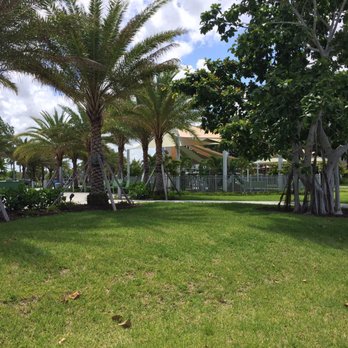 Sullivan Park - Green areas. Shade trees. - Parks Near Me - Deerfield Beach, Florida