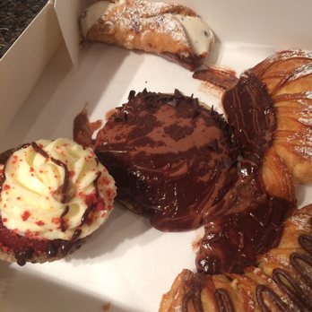 Carlo's Bakery - Bakeries Near Me - Hoboken, New Jersey