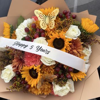 Dahlias Flowers - Florists Near Me - Garden Grove, California Dahlias Flowers - Florists Near Me - Garden Grove, California