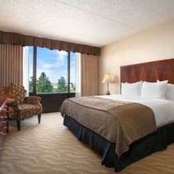 DoubleTree by Hilton Hotel Wichita Airport
