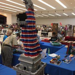 Floresville Event Center - Floresville 2017 Mini-Maker's Fair with many booths including the SAN Antonio LEGO Group chapter