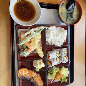 Daruma Restaurant - Bento salmon - Japanese Near Me - Schaumburg, Illinois