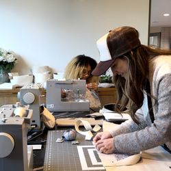 Sage Studio LA - Devynn adding handles to her tote bag!